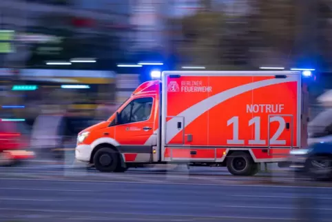 Mit Kopfverletzungen wurde der Pedelec-Fahrer ins Krankenhaus eingeliefert. 