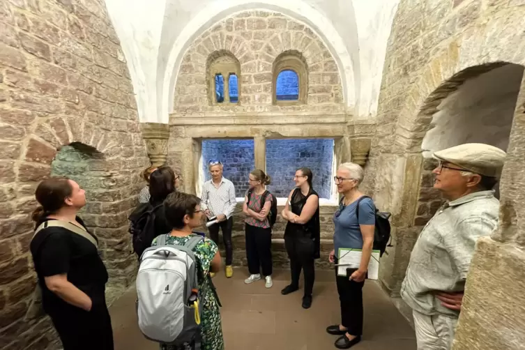 Begutachtung: Delegation der Unesco zu Gast im Speyerer Judenhof. 
