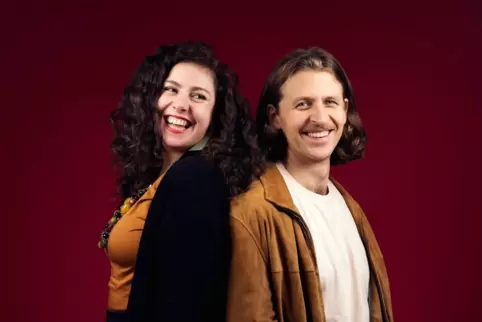 Stilistisch ist die „Battenberger Burgkultur“ ziemlich offen: Die Sängerin Juliana Blumenschein und der Gitarrist Florin Küppers