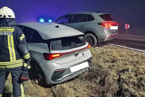 Über das eCall-Autorufsystem wurde die Feuerwehr auf die Kreisstraße 7 verständigt.