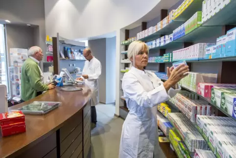 Seit 13 Jahren wurde das Honorar für Apotheker nicht mehr erhöht, beklagt der Apothekenverband ABDA.