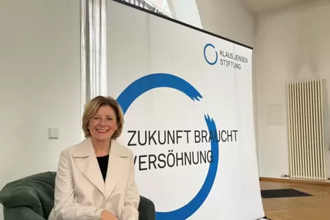 Die langjährige Ministerpräsidentin Malu Dreyer (SPD) setzt sich in der Stiftung ihres Mannes Klaus Jensen für Völkerverständigu