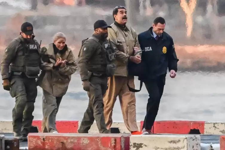 Der entf&uuml;hrte venezolanische Machthaber Nicol&aacute;s Maduro Cilia auf dem Weg zu einer Gerichtsanh&ouml;rung in New York. 