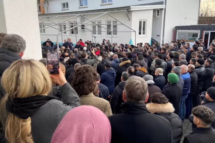 Mehr als 1000 Menschen verabschiedeten sich von Serkan C..