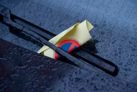 Schnell mal das Auto verkehrswidrig abgestellt? Das kann teuer werden. Schnell mal das Auto verkehrswidrig abgestellt? Das kann teuer werden.