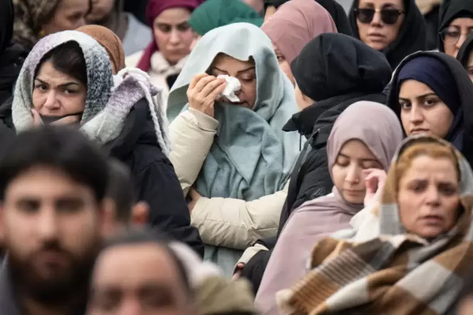 Der Schmerz ergreift beim Totengedenken für Serkan C. alle in der türkischstämmigen Community in Ludwigshafen.