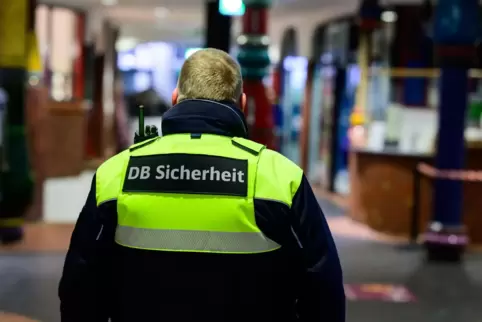 Nach Vorstellung von SPD-Innenexperten soll die DB Sicherheit Aufgaben an die Bundespolizei abgeben. 