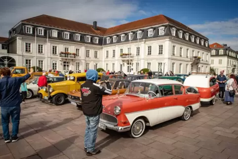 Das Oldtimertreffen „Forever young“ lockt am 12. September das Publikum in die Stadt. Das Oldtimertreffen „Forever young“ lockt am 12. September das Publikum in die Stadt.