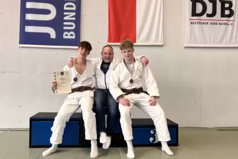 Erkämpften jeweils Silber bei den Judo-Pfalzmeisterschaften in Speyer: Eric Wilke (links) und Max Dommermuth (rechts) vom Judocl
