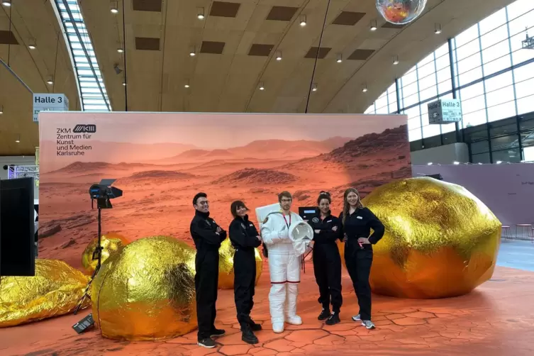 Weltflucht: Eine Marsexpedition auf der &bdquo;art&ldquo;.