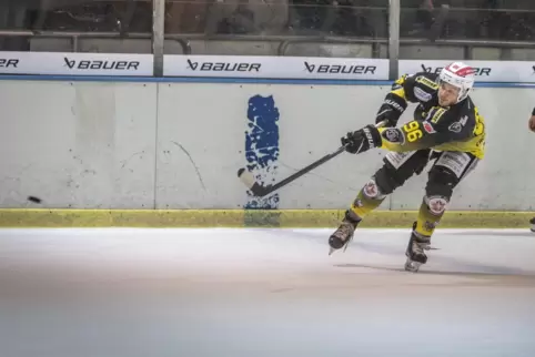 Frederic Hellmann erzielte den letzten Treffer zum 4:3-Sieg der „Hornets“ in Heilbronn, womit die Zweibrücker Platz drei verteid