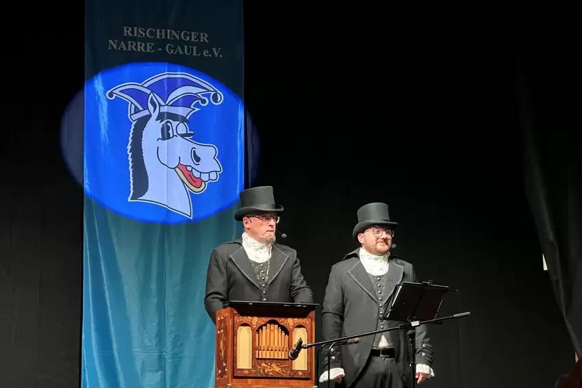 Die Bänkelsänger Andreas Erb und Fabian Klar.