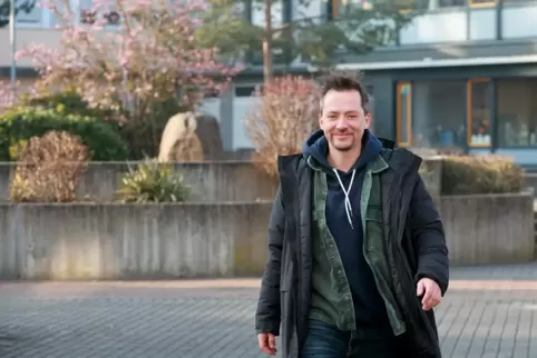 Philipp Lange hilft Menschen bei ihren Abrechnungen. 