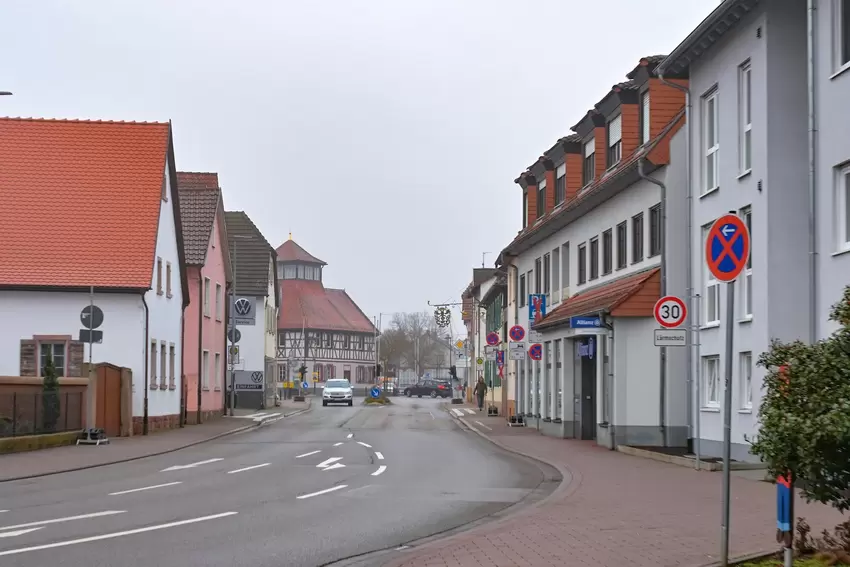 Dudenhofen heute: Den »Adler« und das »Goldenes Lamm« gibt es immer noch als Gaststätten. .