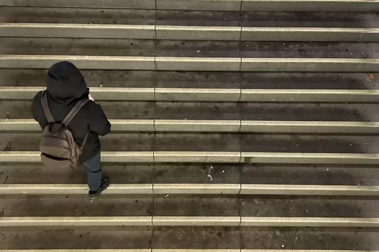 Dreck am Bahnhof: Vor allem plattgetretene Kaugummis und Zigarettenstummel sind ein Problem.