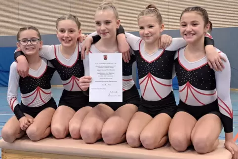 Erfolgreich: die Turnerinnen des Hofenfels-Gymnasiums mit (von links) Elisa Potenza, Carlotta Cicciari, Aaliyah Koser, Lea Herge