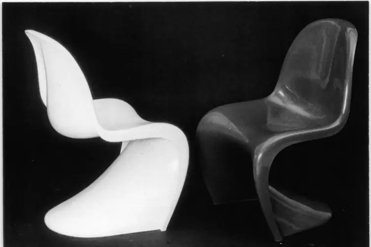 Stuhl mit Swing: Panton Chair aus dem BASF-Kunststoff LuranS. 