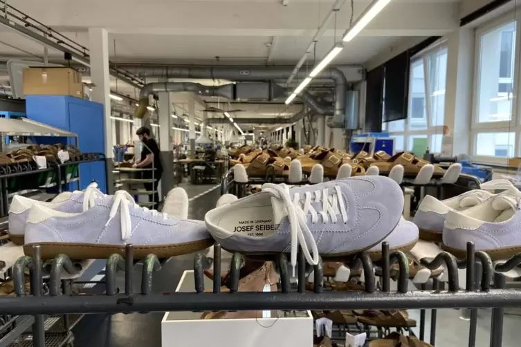 &bdquo;Made in Germany&ldquo;: In der Fabrik in Hauenstein entstehen t&auml;glich 200 bis 250 Paar Damen- und Herrenschuhe.
