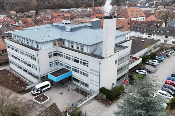 Das alte Krankenhaus in Annweiler wartet nach seiner Schließung vor drei Jahren noch immer auf eine Nachnutzung. Das alte Krankenhaus in Annweiler wartet nach seiner Schließung vor drei Jahren noch immer auf eine Nachnutzung.