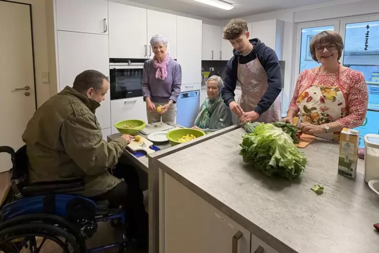 Mittags wird in der Guud Stubb zusammen gekocht.