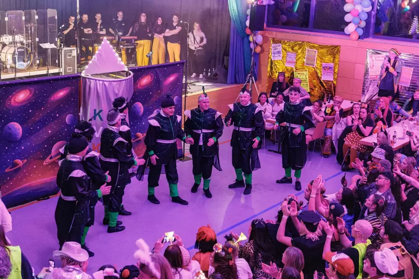 In der Kreuzsteinhalle war das Männerballett des KVK zu Gast