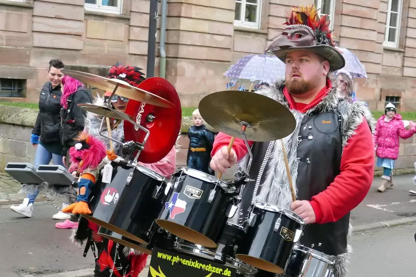 Mit dem Tier aus der Muppet-Show am Schlagzeug: die Phoenixkrächzer aus Ramstein.