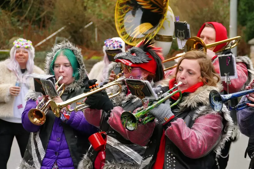 Für ihren Auftritt hatten sich auch die die Phoenixkrächzer bunte kostümiert.