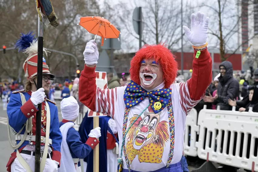 Ein Clown führte den Umzug an.