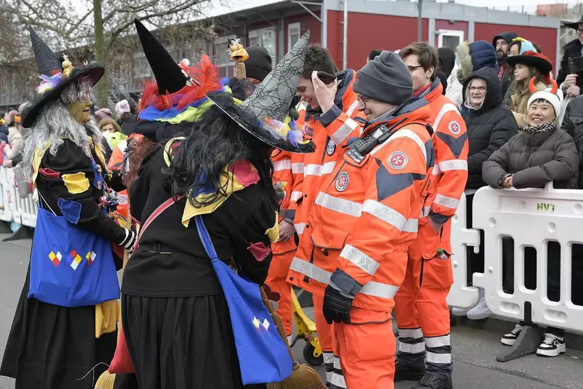 Hexen trieben ihre Späße.