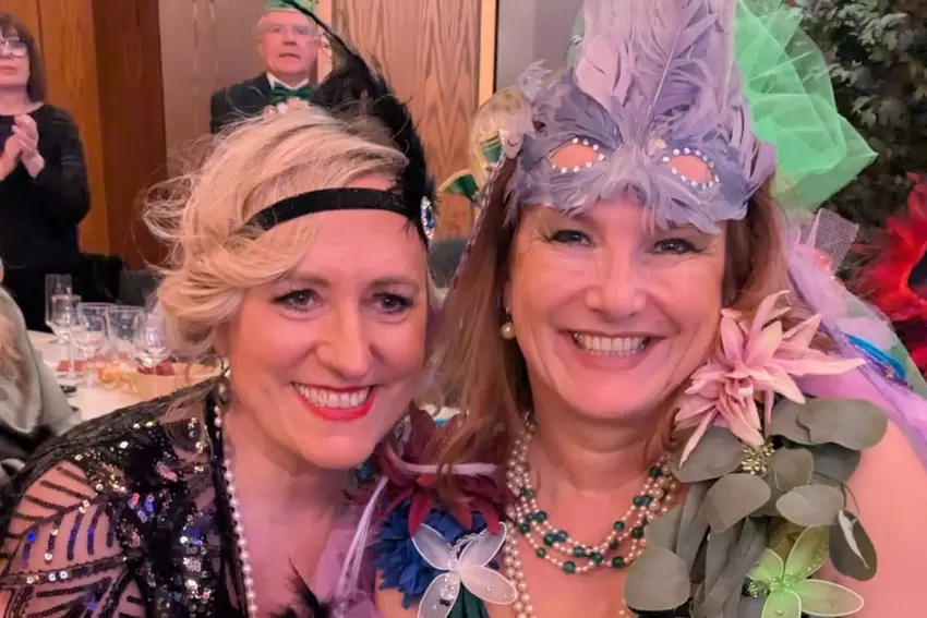 Jutta Göppner (links) und Bettina Bachem waren in Ramstein bei den Bruchkatzen zu Gast.