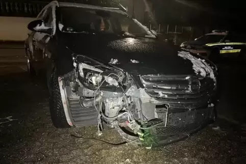 Der Fahrer des Opel Insignia missachtete die Vorfahrtsregelung, die an der Einmündung der Fröhnstraße in die Oberauerbacher Stra