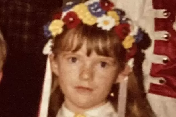 Sieglinde Mehrmann ging 1971 als kleine Ungarin in Tracht und mit Blütenschmuck auf dem Kopf zum Kinderfaschingsball in Hochspey