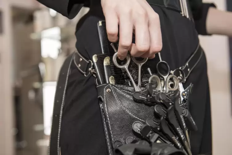 Welche ist blo&szlig; die richtige Schere: In klassischen Friseursalons ist mehr als ein Rasierer mit Aufs&auml;tzen gefragt.