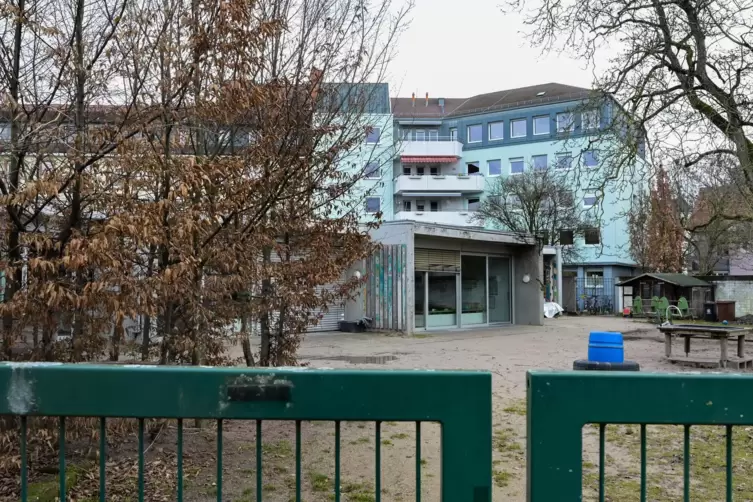 Blick auf das Au&szlig;engel&auml;nde der Kita Mari&auml; Himmelfahrt.