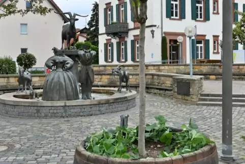 Auf dem Deidesheimer Stadtplatz wird der neue Wochenmarkt mit sechs Beschickern eröffnen. 