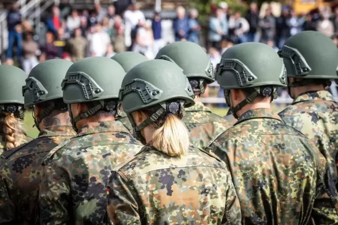 Die Stadt soll mit gelben Schleifen die Verbundenheit mit den Soldaten zeigen, fordert die CDU-Stadtratsfraktion. Die Stadt soll mit gelben Schleifen die Verbundenheit mit den Soldaten zeigen, fordert die CDU-Stadtratsfraktion.