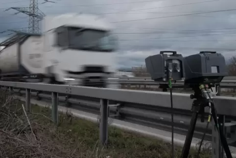 Der Blitzer hat alle Fahrzeuge genau im Blick – mit Laseraugen. 