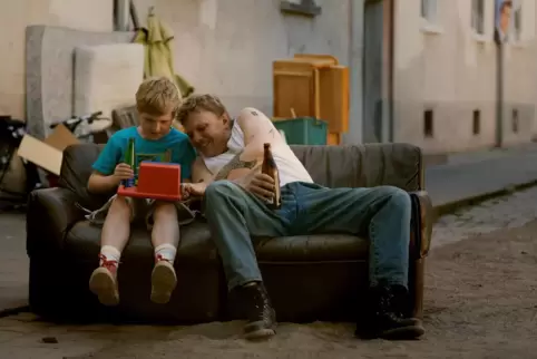 „Ein Mann seiner Klasse“, der Auftaktband von Christian Barons „Kaiserslauterer Trilogie“, wurde 2024 erfolgreich verfilmt. „Dre