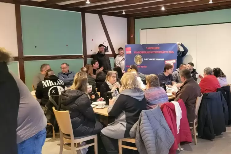 Mittwochmorgen in Baumholder: Auch in der direkten Nachbarschaft von Kusel versammeln sich die Streikenden. 
