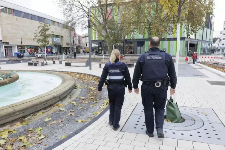 Bis der Kommunale Vollzugsdienst mit zus&auml;tzlichem Personal Pr&auml;senz in der Kaiserslauterer Innenstadt zeigen kann, wird es noch d