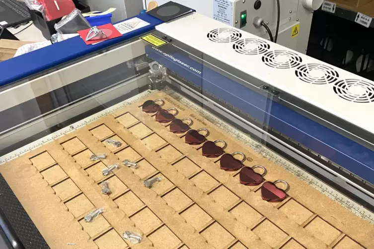 Hunderte Artikel k&ouml;nnen mit einer Laser-Gravur versehen werden.