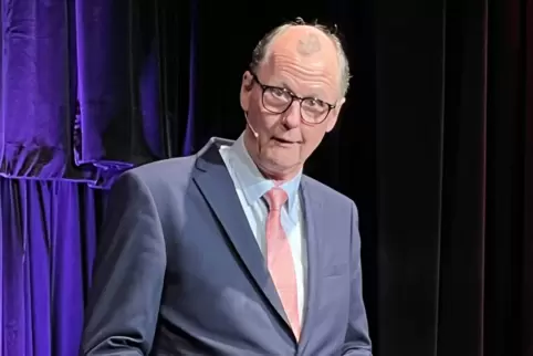 Er dürfte der beste, weil treffendste Imitator von Bundeskanzler Friedrich Merz sein: der Kabarettist Reiner Kröhnert, der dem P