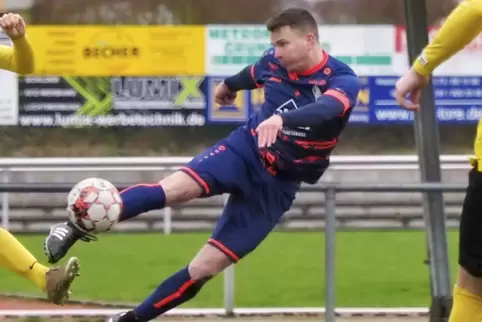 Er will mit seinem Team in der Bezirksliga bleiben: Jens Kirchen, der Spielertrainer des VfB Waldmohr. 