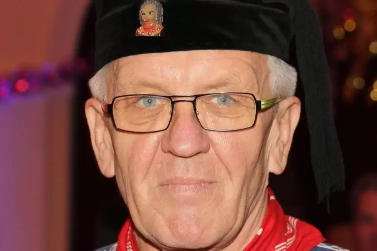 Die Volksn&auml;he des 77-J&auml;hrigen ist legend&auml;r, auch die Narrenschelle der Schw&auml;bisch-Alemannischen Narrenz&uuml;nfte tr&auml;gt er stolz. 