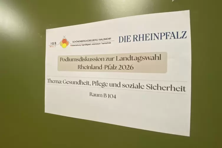 Das T&uuml;rschild des Klassenraums: Hier mussten sich die Landtagskandidaten den Sch&uuml;lerfragen stellen, die sich unter anderem mit d