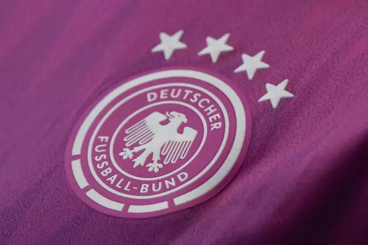Nicht nur moderne Trikots sind gefragt. Vor allem &auml;ltere Exemplare ziehen Sammler und Modefans an.