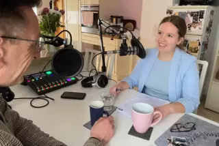 Achtung, Aufnahme läuft: Redakteurin Michelle Pfeifer im heimischen Küchenstudio. 