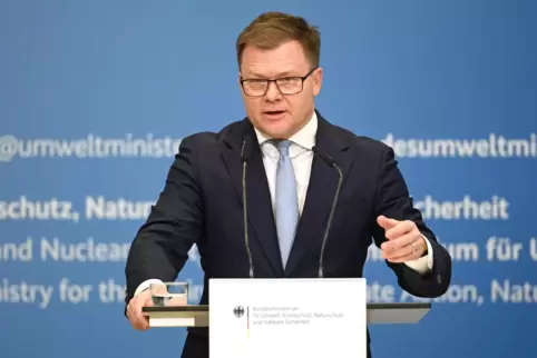 Will sich in Brüssel für die Chemieindustrie einsetzen: Bundesumweltminister Carsten Schneider.