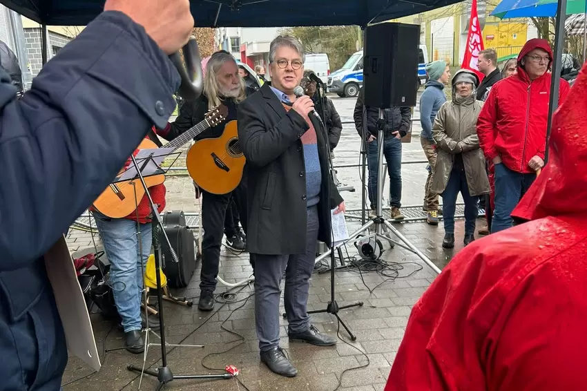 Ein Besuch mit Seltenheitswert: Der CDU-Kreisvorsitzende Frank Burgdörfer hält ebenfalls eine Rede.