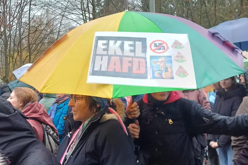 Auch Regenschirme können als Hilfsmittel dienen.